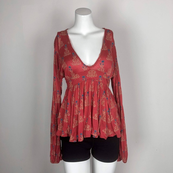 Free People Long Slv Pleated Floral Hi-Low Red Top - Picture 2 of 5